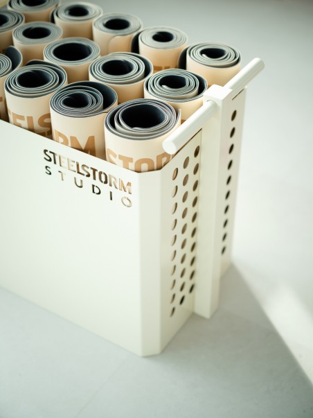 Kosz na maty do ćwiczeń STUDIO